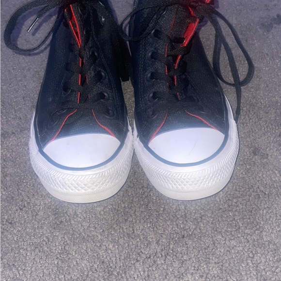 Black and red Converse - Picture 6 of 6